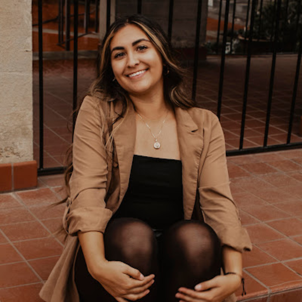Meet your Posher, Yesenia